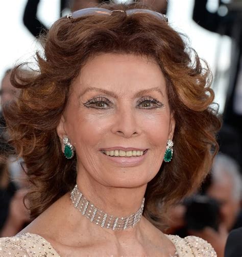 Sophia Loren cade e si frattura l'anca. Operata, sta .